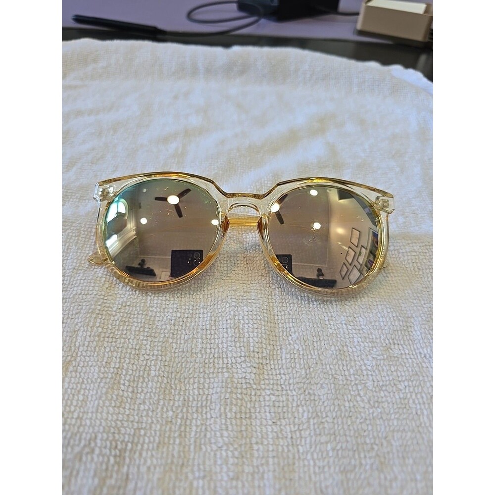 Quay Australia DON’T CHANGE Clear Round Sunglasses Purple Gradient CAT 3